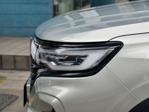 2021Supremeϵ 400TGI ԄӺAœ ^