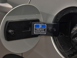 2021Supremeϵ 400TGI ԄӺAœ ^