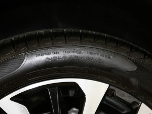 2021Supremeϵ 300TGI Ԅœs ݆̥ߴ