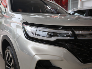 2021Supremeϵ 300TGI ԄӺAœ ^