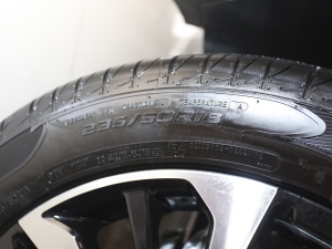 2021Supremeϵ 300TGI ԄӺAœ ^