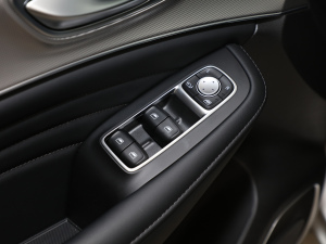 2021Supremeϵ 300TGI ԄӺAœ п؅^