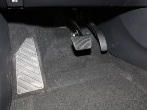 2021Supremeϵ 300TGI ԄӺAœ п؅^