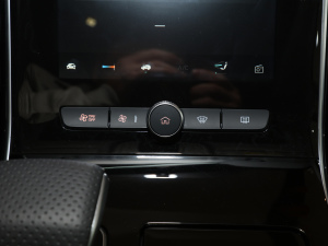 2021Supremeϵ 300TGI ԄӺAœ п؅^