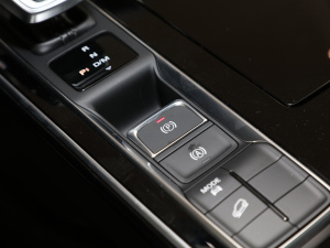 2021Supremeϵ 300TGI ԄӺAœ п؅^