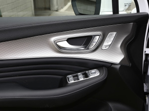 2021Supremeϵ 300TGI Ԅœ g