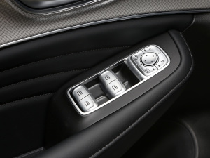 2021Supremeϵ 300TGI Ԅ(dng)œ {܇(ch)ƅ^(q)	