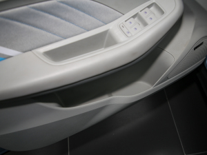 2022款1.5L 灵动猫猫版 前门储物空间