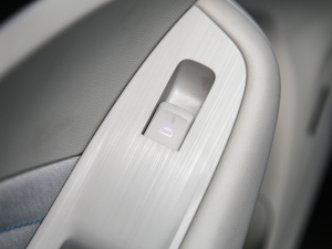 2022款1.5L 灵动猫猫版 后排车窗控制区