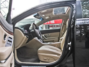 2012款2.4L G.LUX 豪华行政版 前排空间