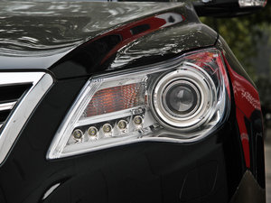 2012款2.4L G.LUX 豪华行政版 大灯
