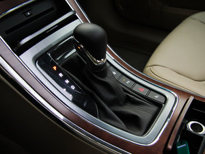 2012款2.4L G.LUX 豪华行政版 换挡杆