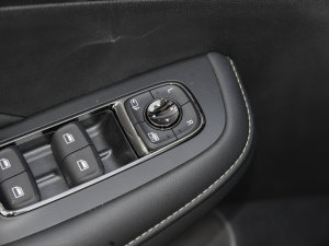 2023PLUS 330TGI ԄI п؅^