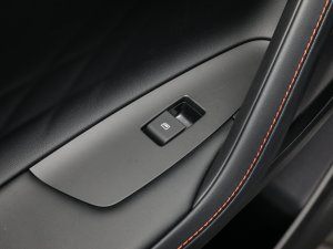 2023款全新 eRX5 超混舒享版  后排车窗控制区