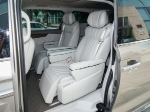 2023款400TGI 越享版 后排座椅