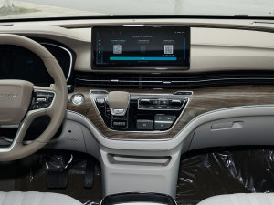 2023款400TGI 越享版 中控台