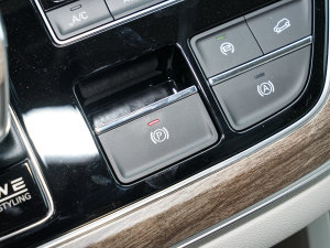 2023款400TGI 越享版 驻车制动器