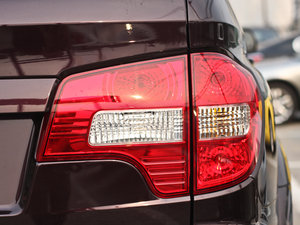 2011款1.8T 自动四驱豪域版 尾灯