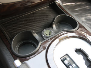 2011款1.8T 自动四驱豪域版 空间座椅