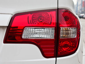 2011款1.8T 自动两驱胜域版 尾灯