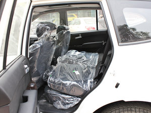 2011款1.8T 自动两驱胜域版 后排座椅放倒