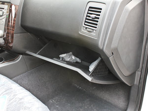 2011款1.8T 自动两驱胜域版 手套箱