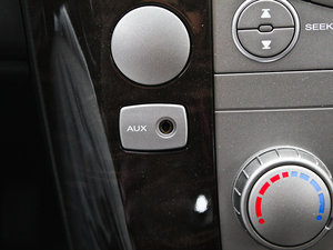 2011款1.8T 自动两驱胜域版 中控区