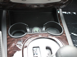 2011款1.8T 自动两驱胜域版 中控区