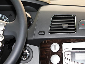 2011款1.8T 自动两驱胜域版 中控区