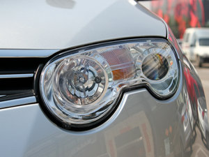 2010款1.8L 自动贺岁超值版 大灯