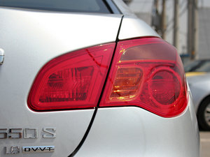 2010款1.8L 自动贺岁超值版 尾灯