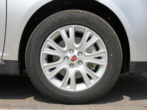 2010款1.8L 自动贺岁超值版 轮圈
