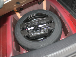 2012款S 1.8L 自动超值版 备胎