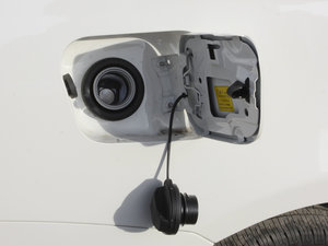 2012款S 1.8L 自动启臻版 油箱盖