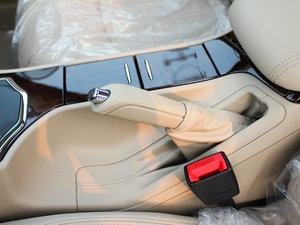 2011款1.8T 自动迅雅版 驻车制动器