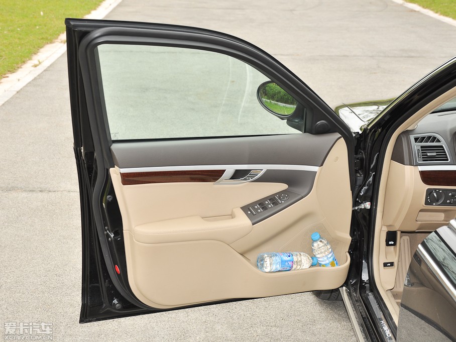 荣威750混合动力空间座椅