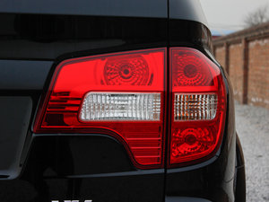 2013款1.8T 自动两驱胜域版 尾灯
