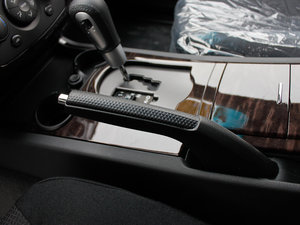 2013款1.8T 自动两驱胜域版 驻车制动器