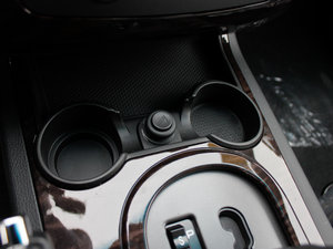 2013款1.8T 自动两驱胜域版 中控区