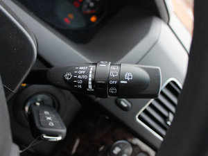 2013款1.8T 自动两驱胜域版 中控区