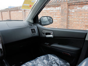 2013款1.8T 自动两驱胜域版 中控区