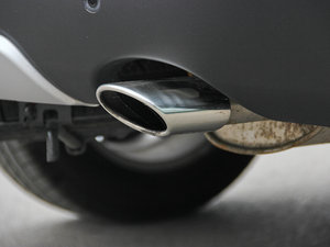 2013款1.8T 自动四驱豪域版 排气管