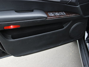 2013款1.8T 自动四驱豪域版 前门储物空间