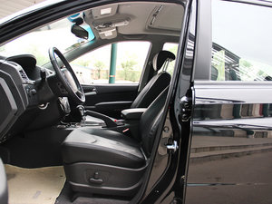 2013款1.8T 自动四驱豪域版 前排空间