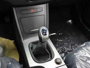 2013款C 1.5L 手动讯捷版 换挡杆