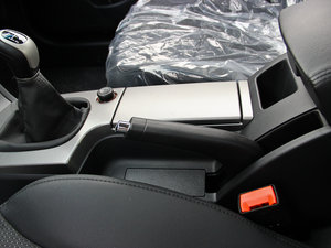 2013款C 1.5L 手动讯捷版 驻车制动器