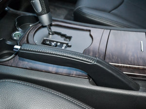 2014款1.8T 自动四驱豪域版 驻车制动器