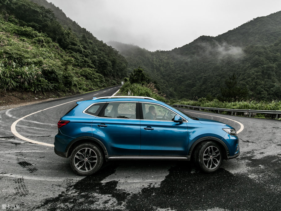 2016sRX5 30T (q)(lin)W(wng)