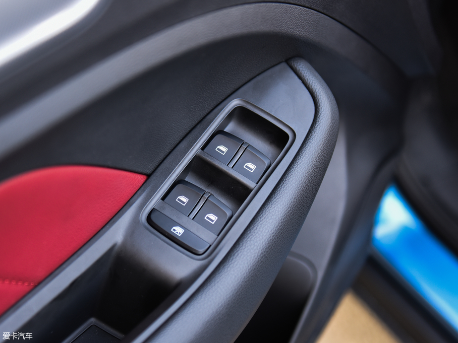 2018sRX3 18T ԄӻW