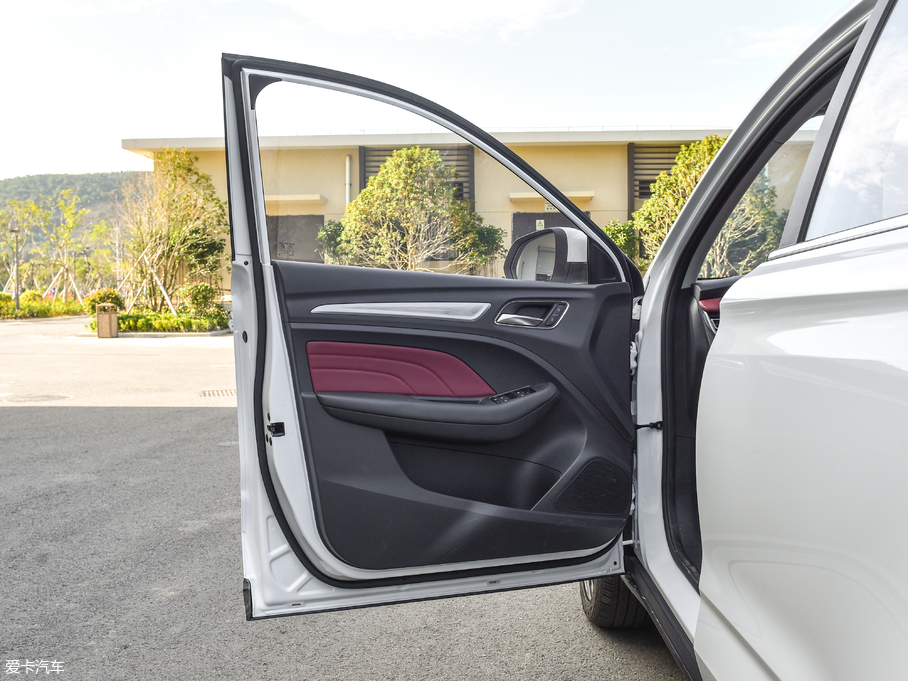 2018sRX3 18T ԄӻW